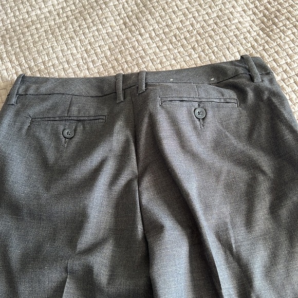 Women’s Gap trousers. Size 4R. Color grey. - Picture 4 of 4